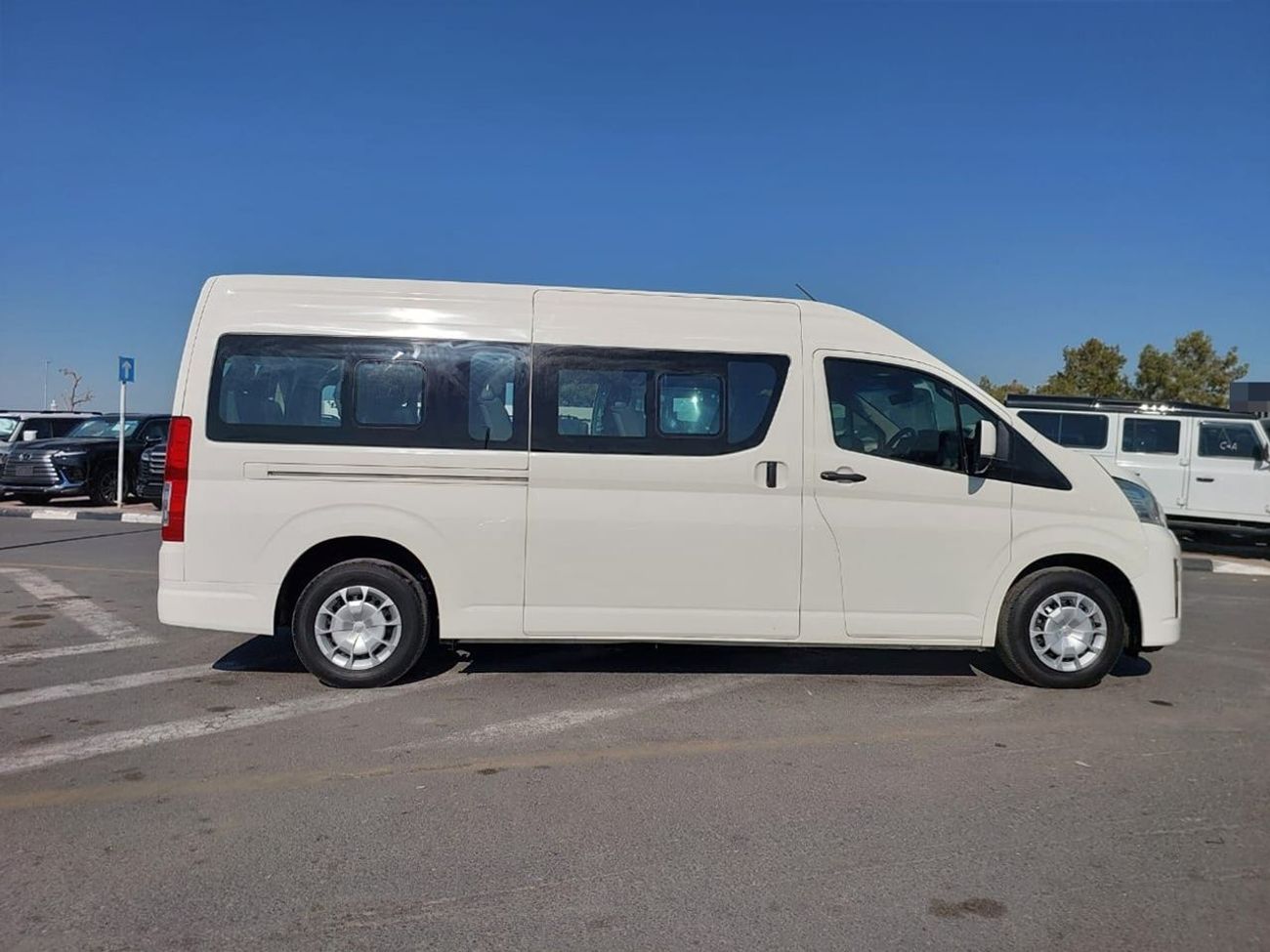 Toyota Hiace TOYOTA HIACE COMMUTER VAN RHD 2024 MODEL 2.8 L DIESEL AUTOMATIC(PM22807)