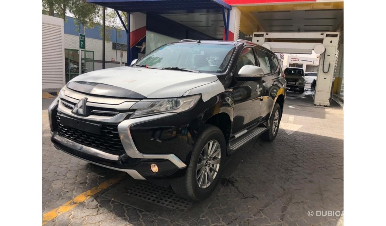 Mitsubishi Montero port 2019 3.0L | GCC specs 4x4 , Sunroof , black leather , spoiler