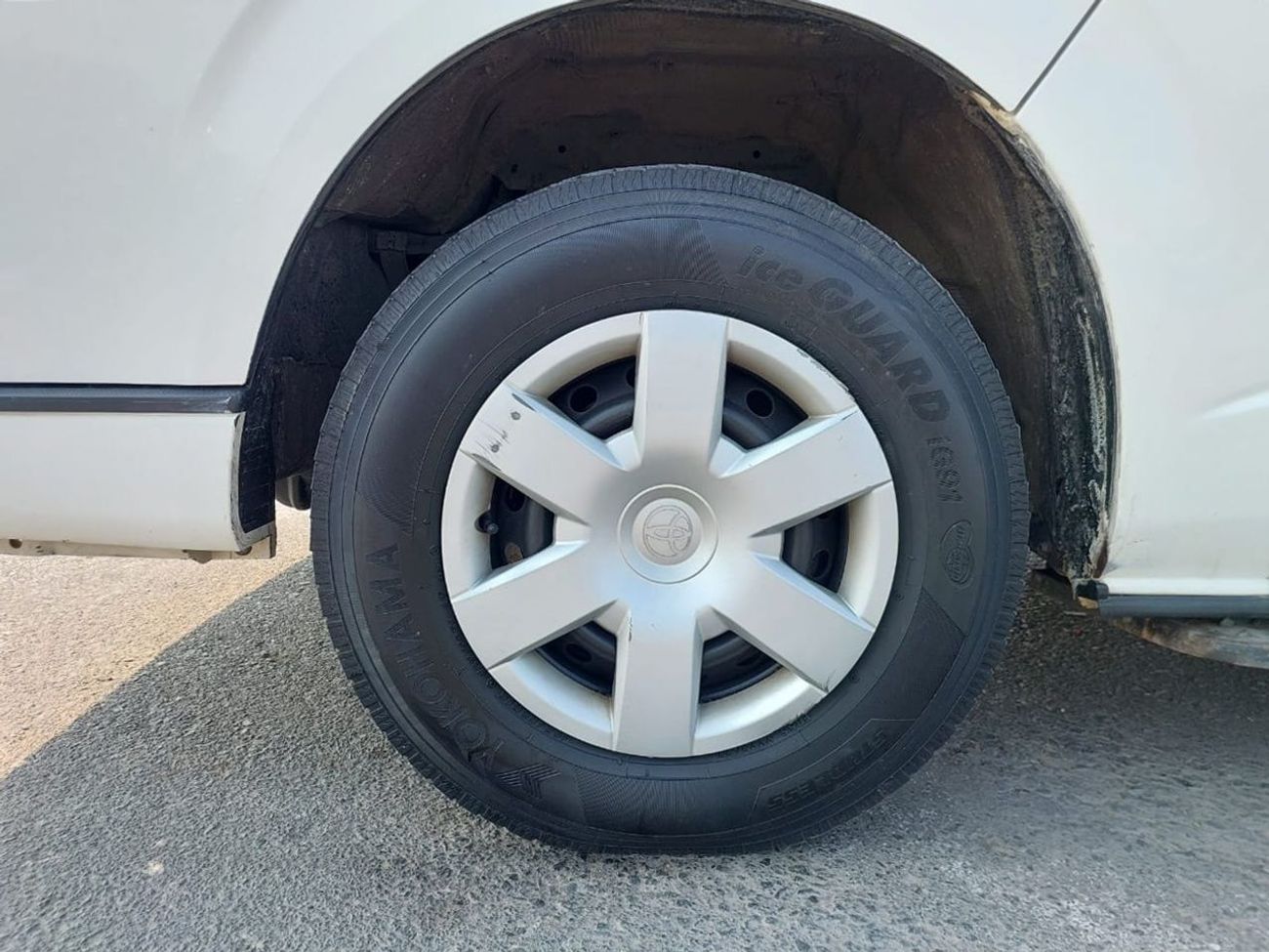 Toyota Hiace TOYOTA HIACE COMMUTER VAN RHD 2015 MODEL 2.7 L PETROL AUTOMATIC(PM07411)