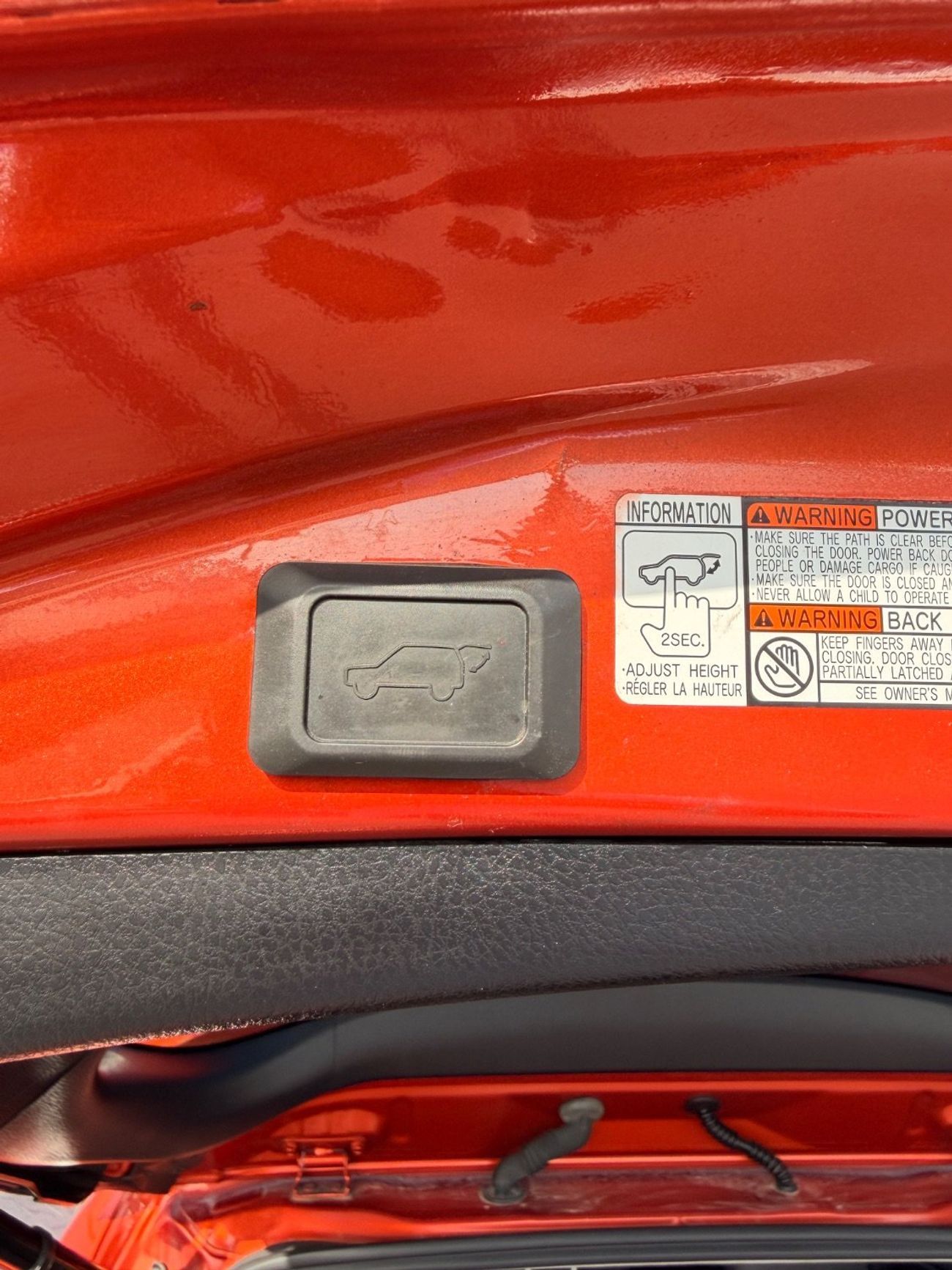 Toyota RAV4 XLE 2.5L sunroof, leather seats full option