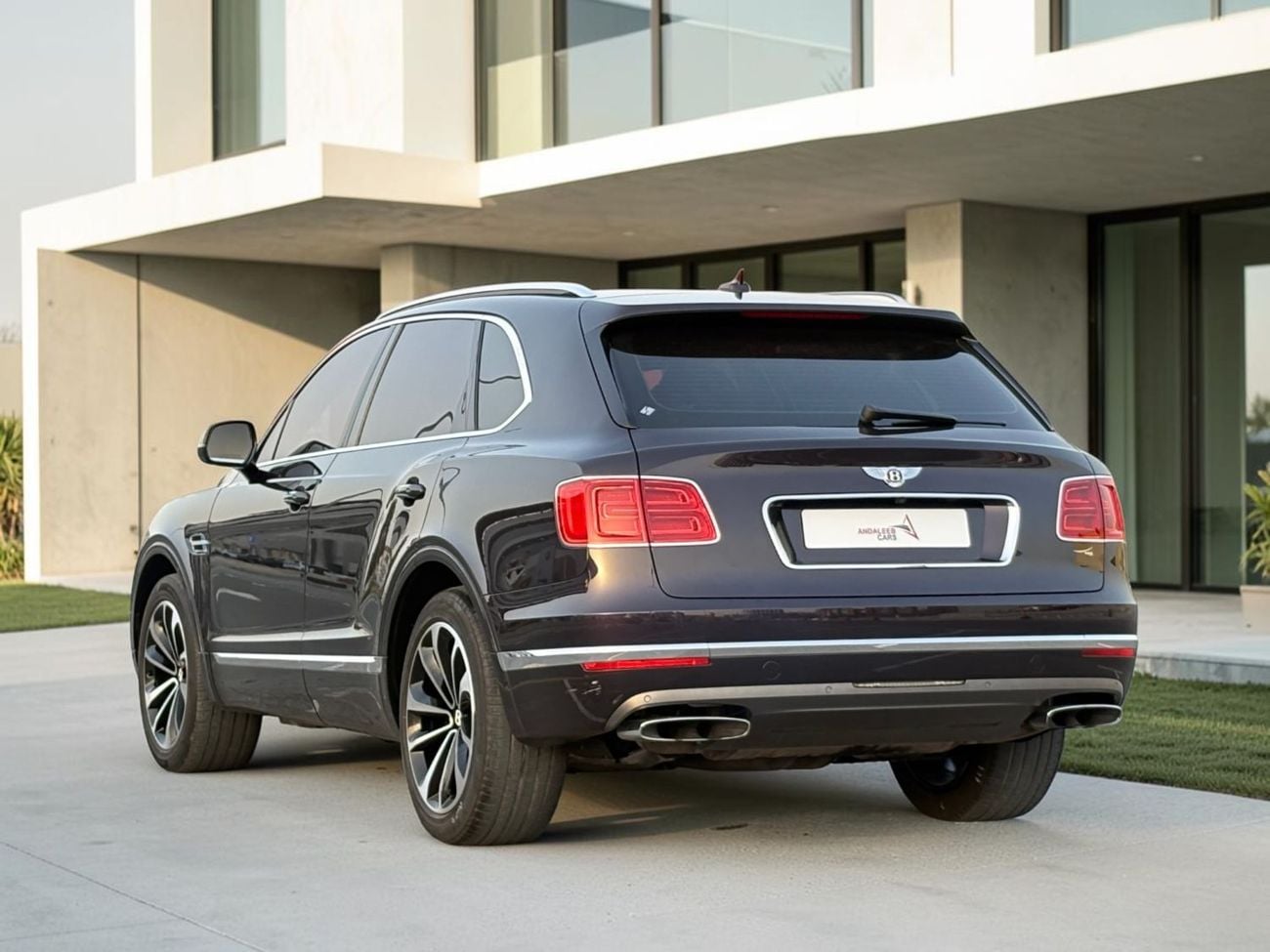 بنتلي بينتايجا AED 3,990 P.M | 0% DOWN PAYMENT | BENTLEY BENTAYGA | 6.0L W12 | 2017 | GCC SPECS