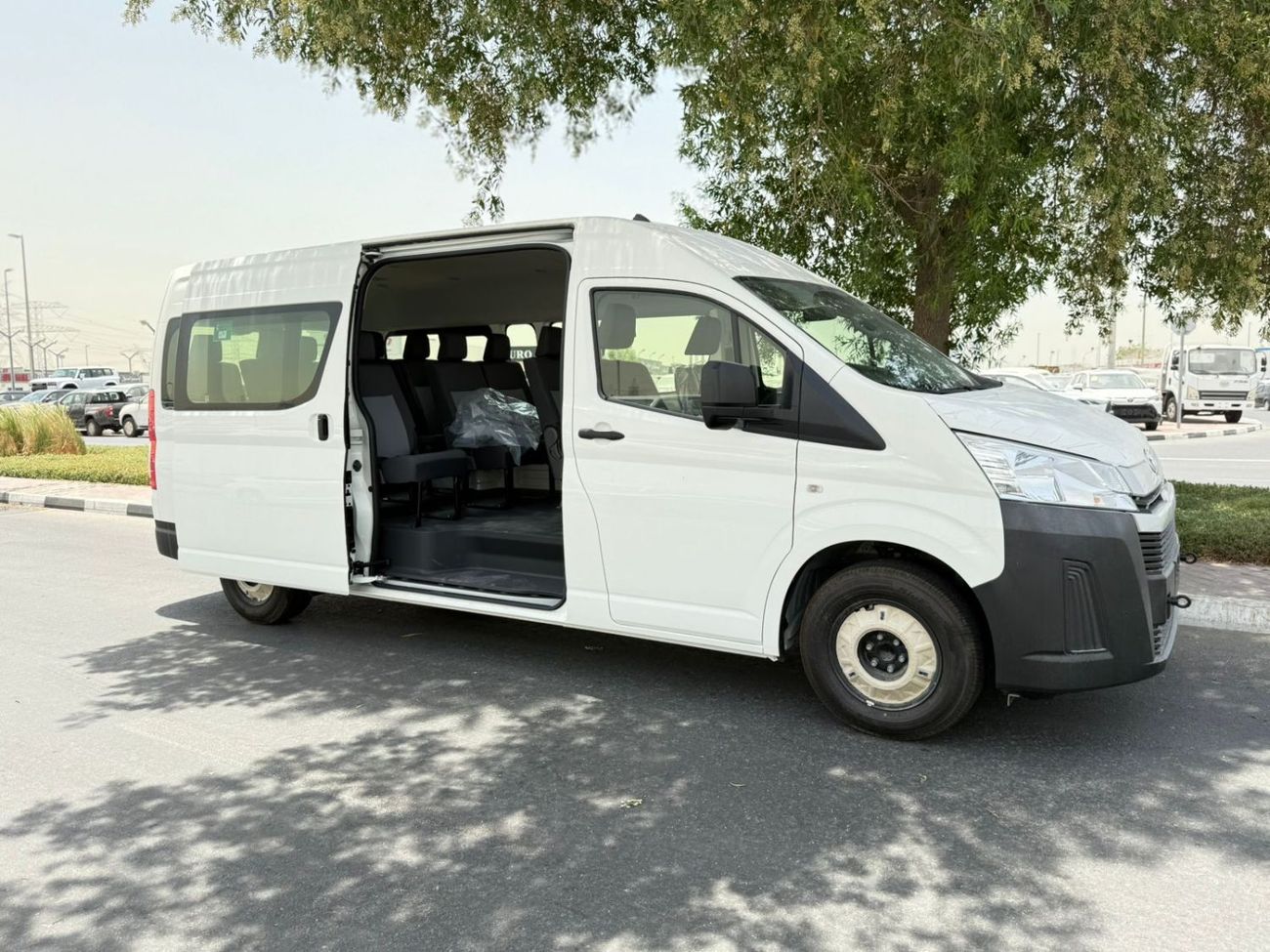 Toyota Hiace GL -High Roof Commuter 3.5L A/T