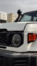 Toyota Land Cruiser Pick Up LC79 Double Cabin LHD 4.2L 1HZ V6 Diesel Engine Manual Gear 4WD 5 Seater 4 Doors