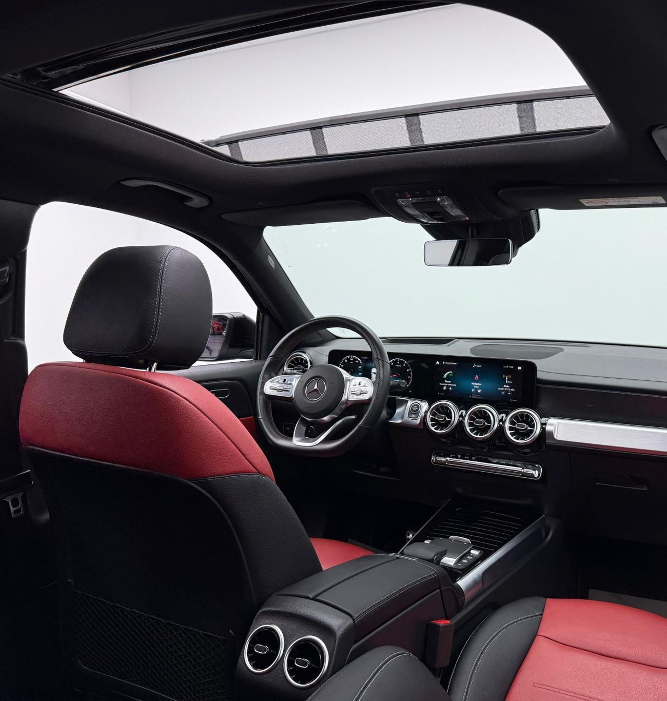 مرسيدس بنز GLB 250 4MATIC 2.0L 2022 Mercedes Benz GLB 250 4MATIC, 2027 MB Warranty + Service, Full MB Service History,