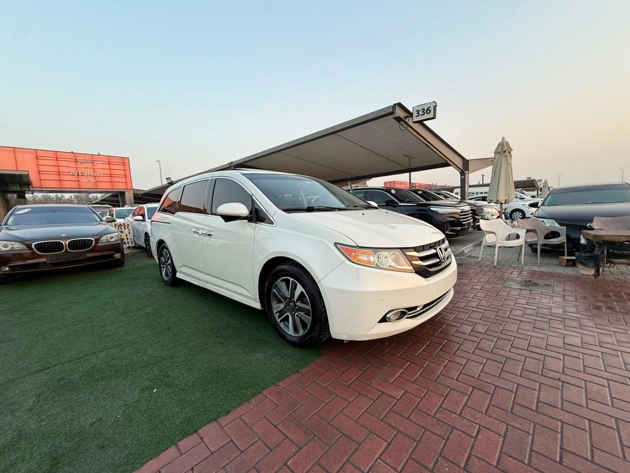Honda Odyssey TOURING fully loaded in showroom condition