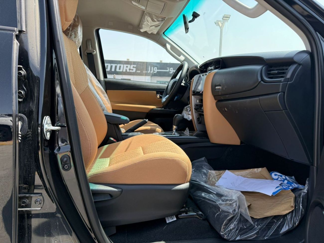 Toyota Fortuner TOYOTA FORTUNER 2.7L Petrol 4X4 Full Option 2025 Model