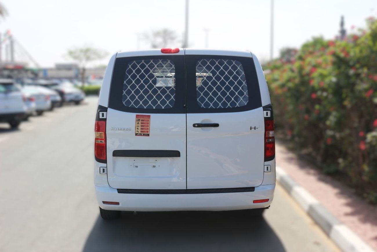 Hyundai H-1 Hyundai H1 Panel Van 5 SEATS 2020 - GCC Specs - Perfect for Business