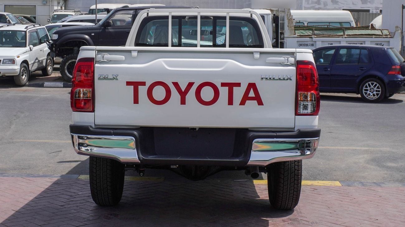 تويوتا هيلوكس GLX 2.4L DIESEL 4WD M/T