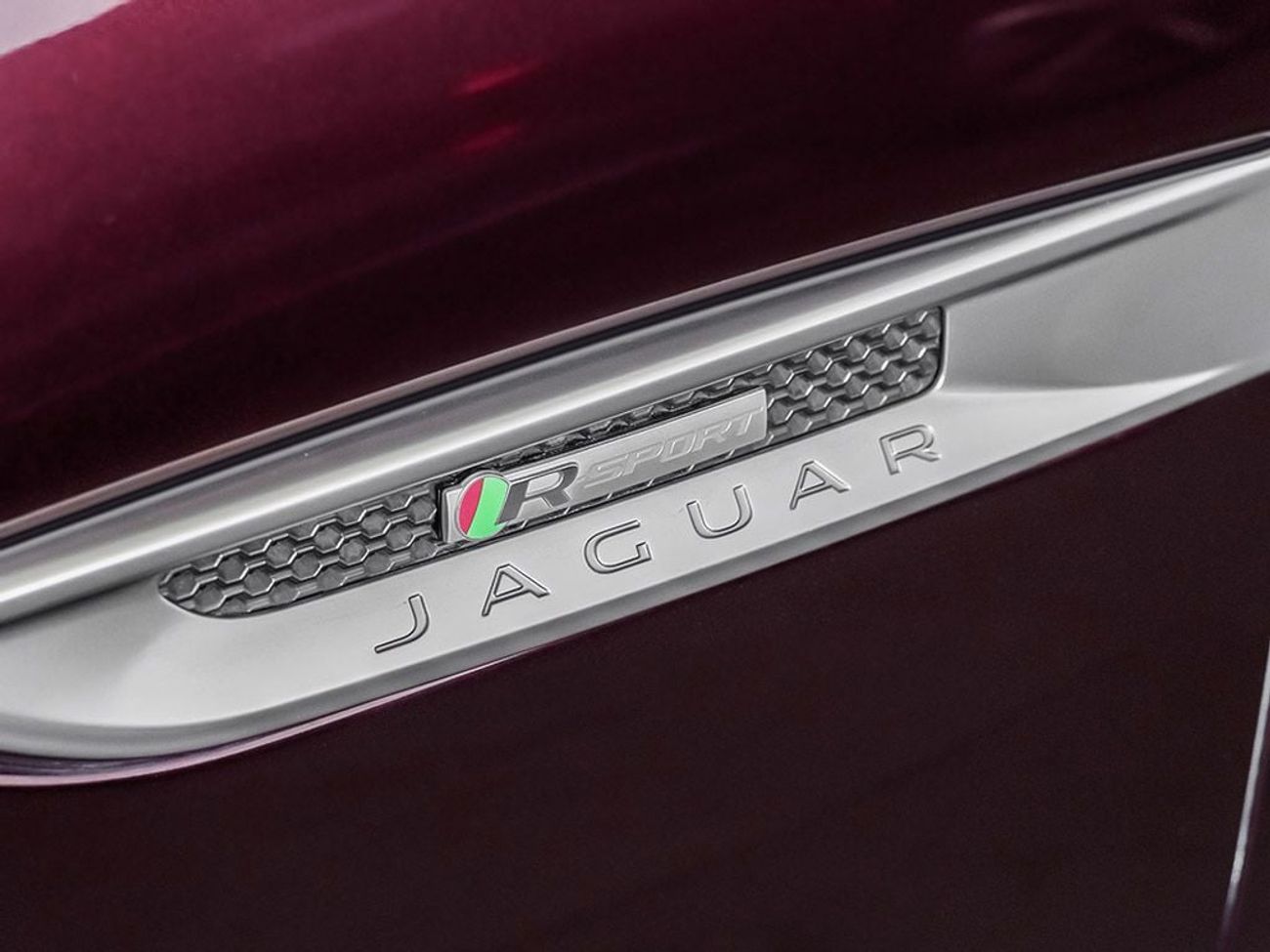جاكوار XF R-Sport 2.0L Sedan