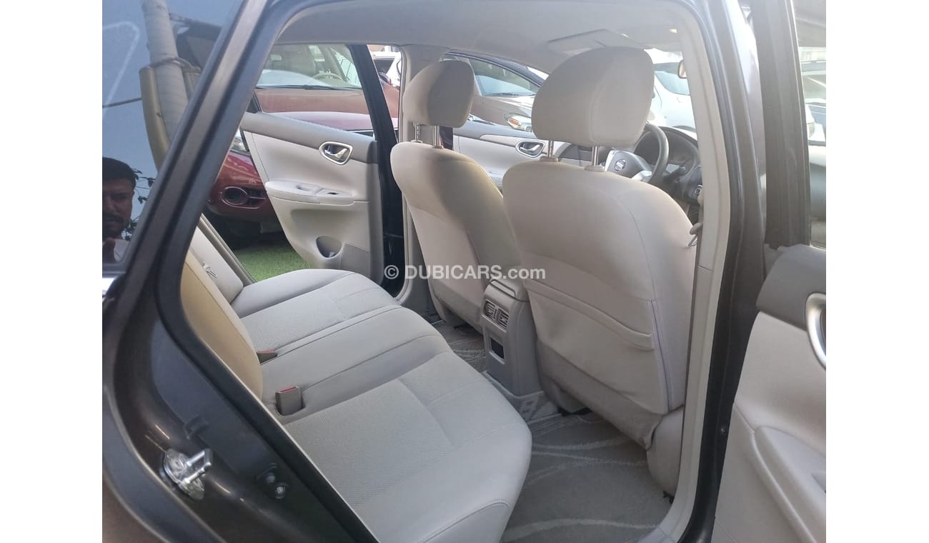 نيسان سنترا 1600 سى سى خليجى موديل 2016 لون رمادى بحالة ممتازة تكييف باور سنتر لوك تحكم مرايا لاتحتاج لأى مصاريف