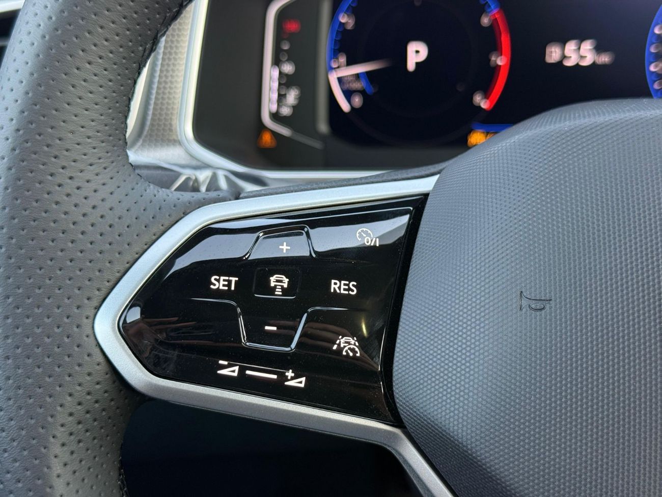 فولكس واجن T ROC 300TSI Black Edition 1.5L Petrol 2025 Export Price @ 72,500 AED