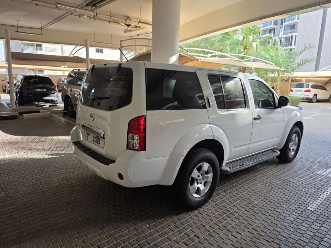 Nissan Pathfinder CLASSIC XE Nissan Pathfinder 2015 GCC specs
