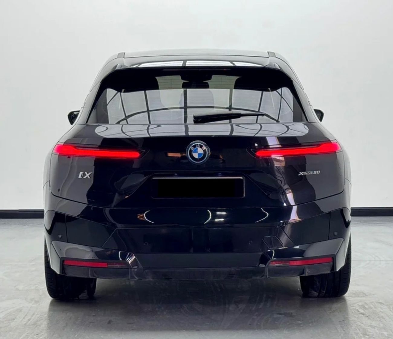 بي أم دبليو iX BMW iX xDrive50 – GCC Spec – Crypto Accepted – 2023 – 77,000 km