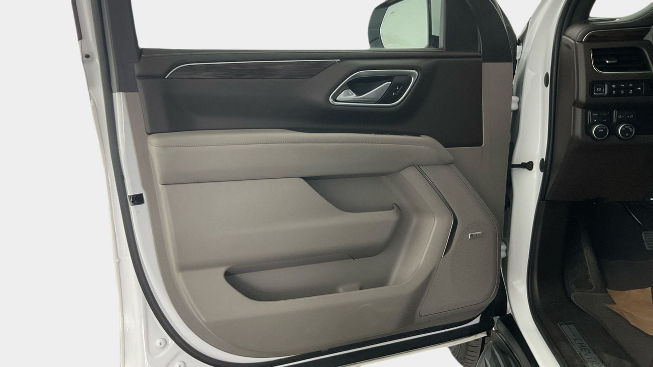 Chevrolet Suburban 5.3 AT 4WD LT NAV SRF BUCKET FOP | Guaranteed Warranty | 0 Down Payment