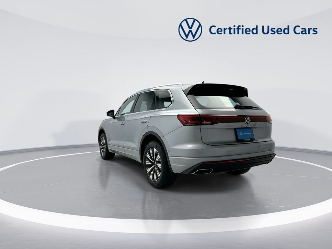 فولكس واجن طوارق | 42,100 AED SAVINGS from New Car | ONLY 3,796 KM | As-New Flagship Luxury | Warranty and Free Servi
