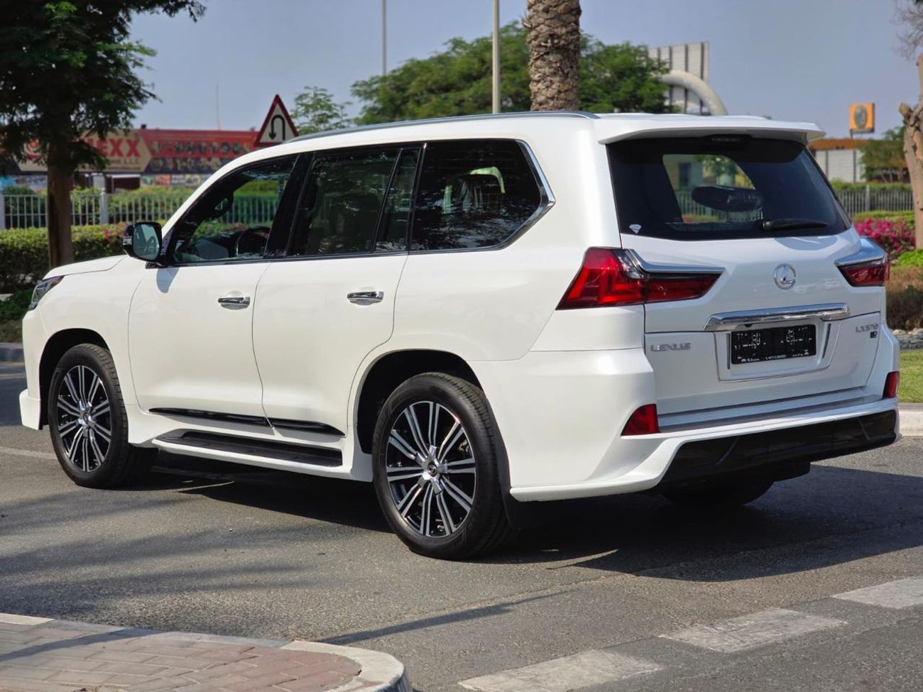 Lexus LX 570 Signature 5.7L 2020 GCC AL FUTTAIM LEXUS IN MINT CONDITION