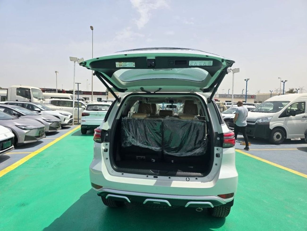 تويوتا فورتونر 4.0L PETROL V6 FULL OPTION 2024 GCC