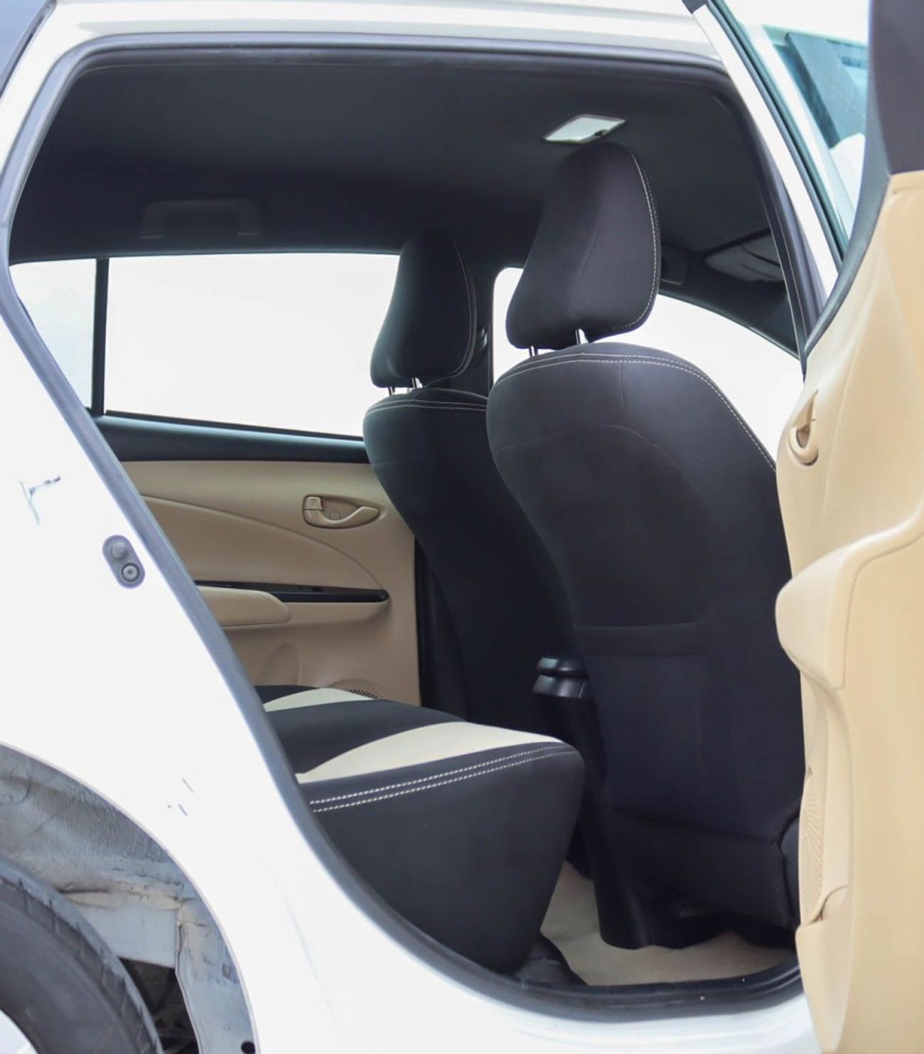 تويوتا يارس SE 1.3L (98 HP) hatchback Toyota Yaris 1.3L 2019 GCC accident-free in excellent condition 812 P.M