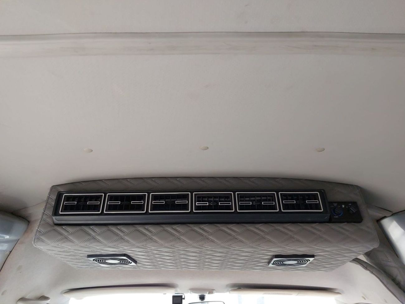 Toyota Hiace TOYOTA HIACE COMMUTER VAN RHD 2014 MODEL 3.0 L DIESEL AUTOMATIC(PM13991)