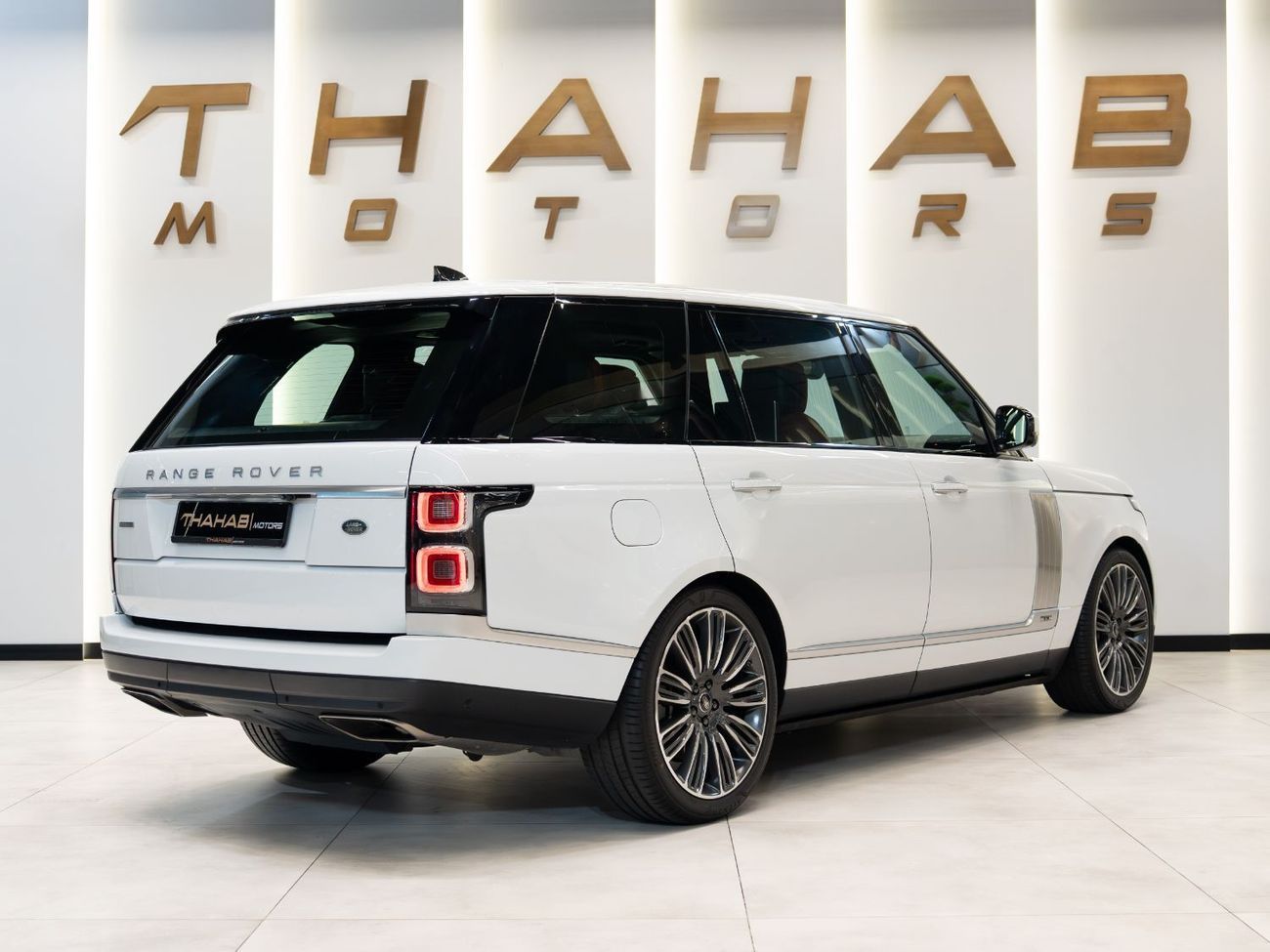 Land Rover Range Rover Autobiography LWB 5.0L FULL-SIZE LUXURY SUV | LONG WHEEL BASE | MORE LEGROOM & COMFORT | FULL OPTION