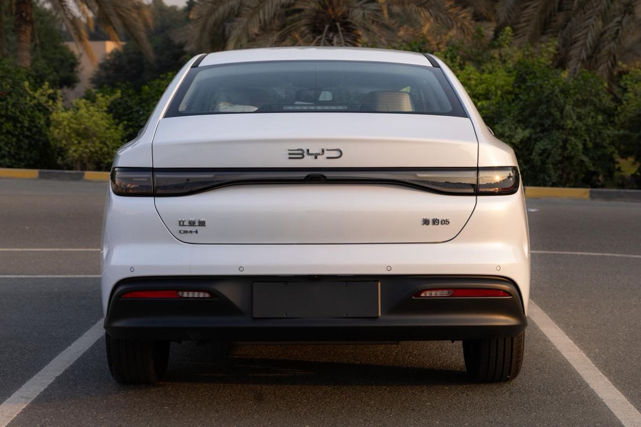 بي واي دي سيل 05 DM-i ضمان 5سنوات سيرفيس 3 سنوات