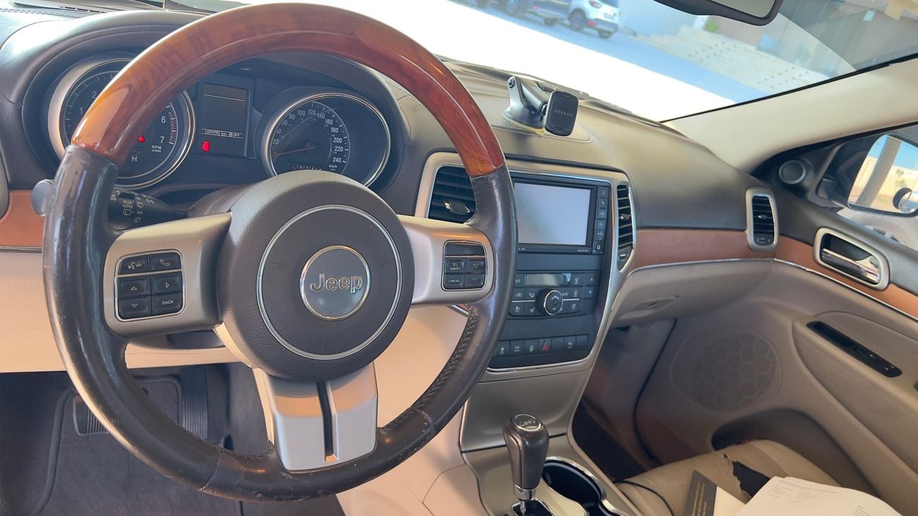 جيب جراند شيروكي Overland 5.7L (360 HP)