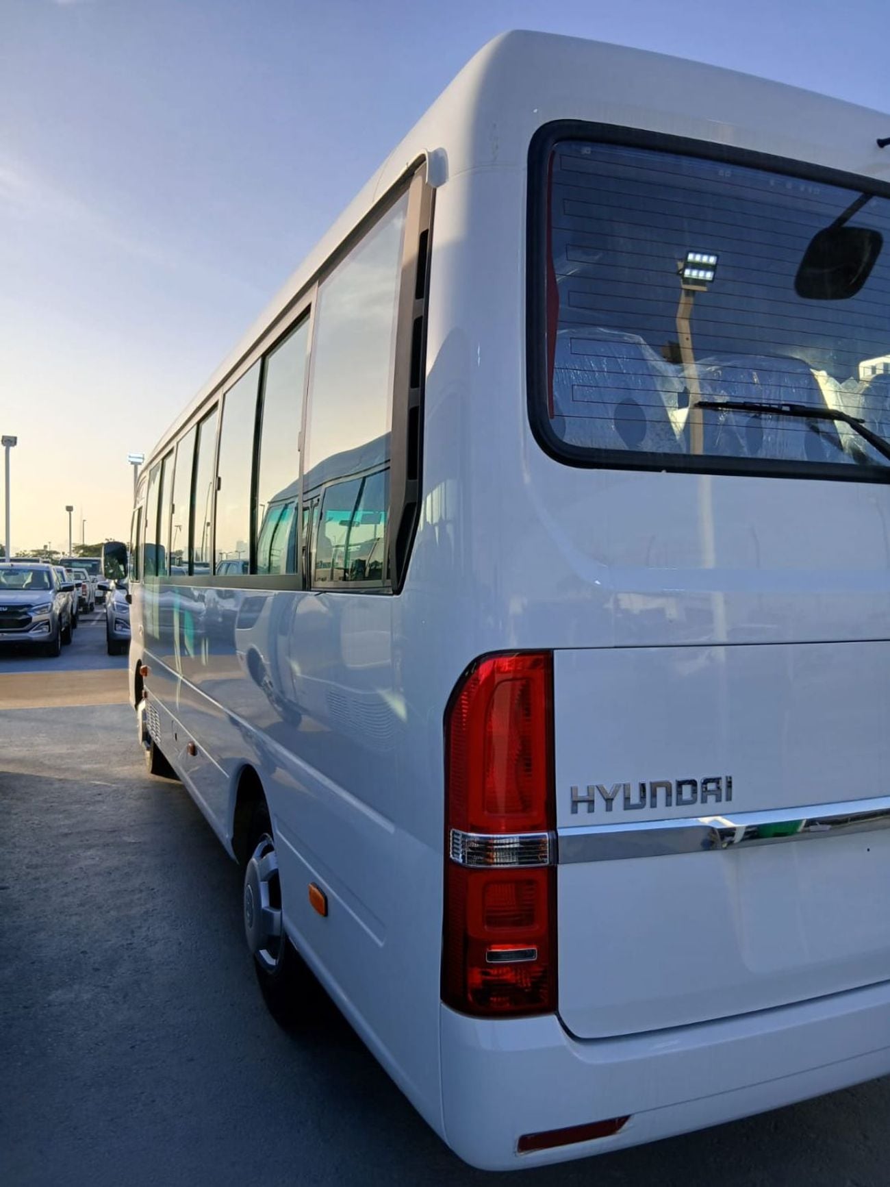 هيونداي كونتي حافلة هايونداي كاونتي كوستر ميني | موديل 2026 | جاهزة للتصدير