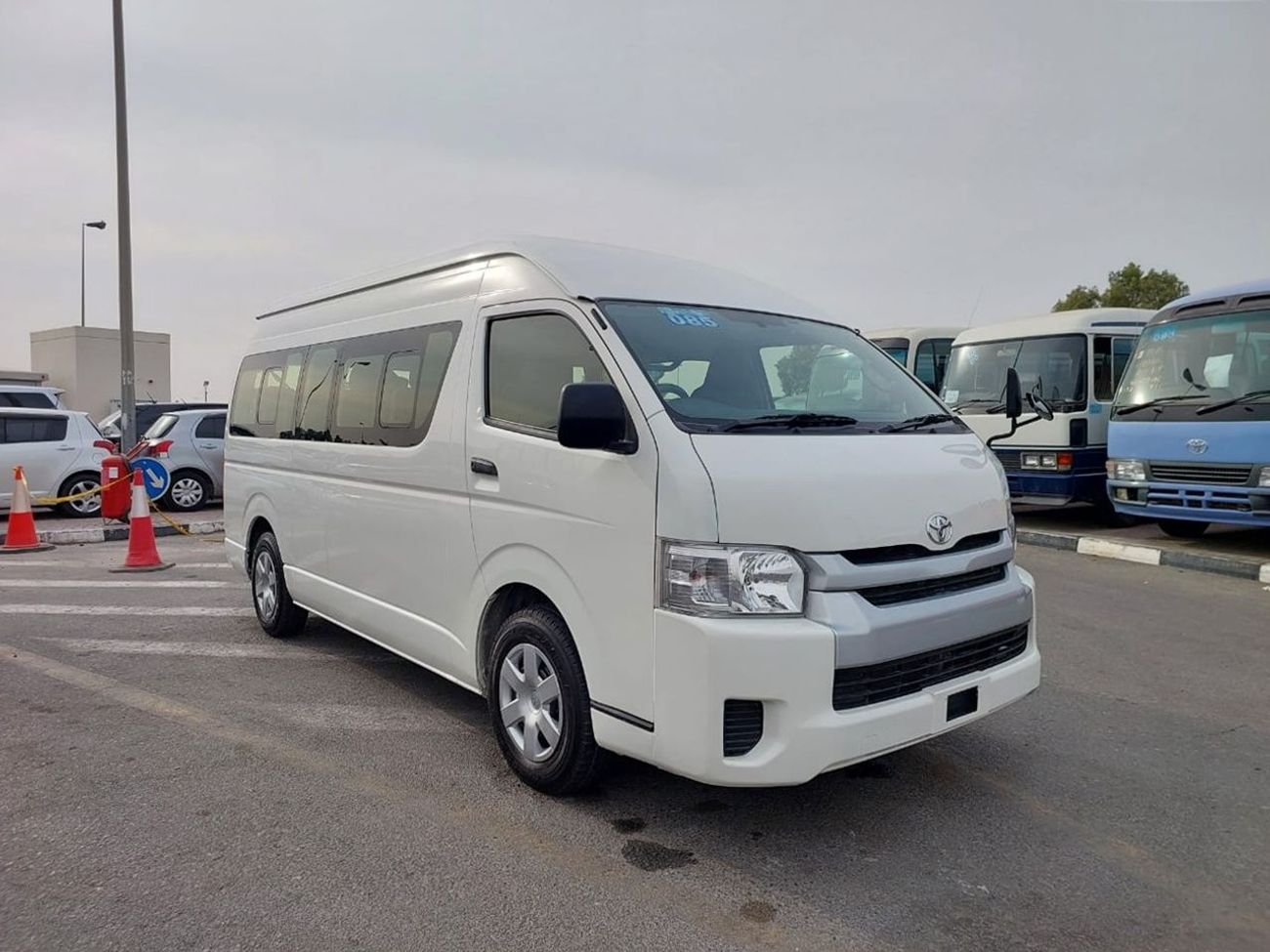 Toyota Hiace TOYOTA HIACE COMMUTER VAN RHD 2017 MODEL 2.7 L PETROL AUTOMATIC(PM81432)