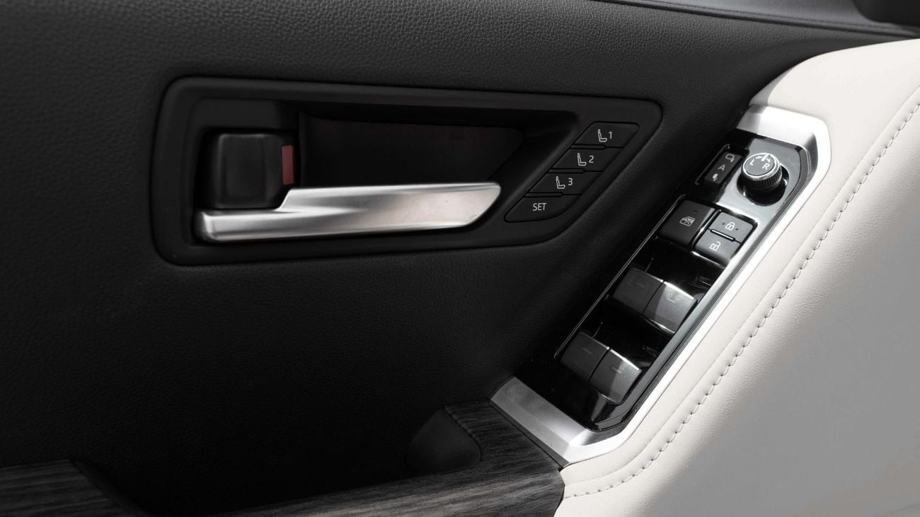 Toyota Land Cruiser 2025 Toyota Land Cruiser VX 4.0L AT Petrol (Black-Beige)