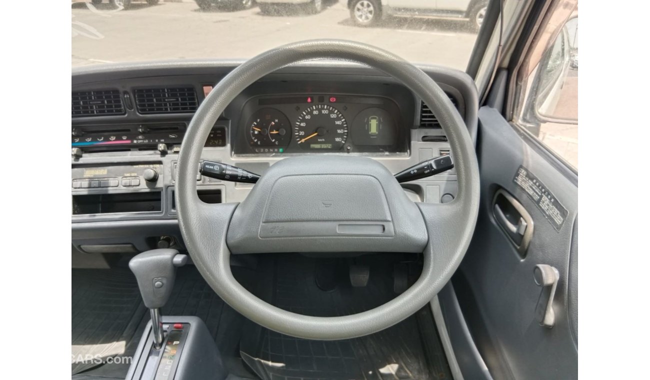 تويوتا هاياس TOYOTA HIACE VAN RIGHT HAND DRIVE (PM1572)