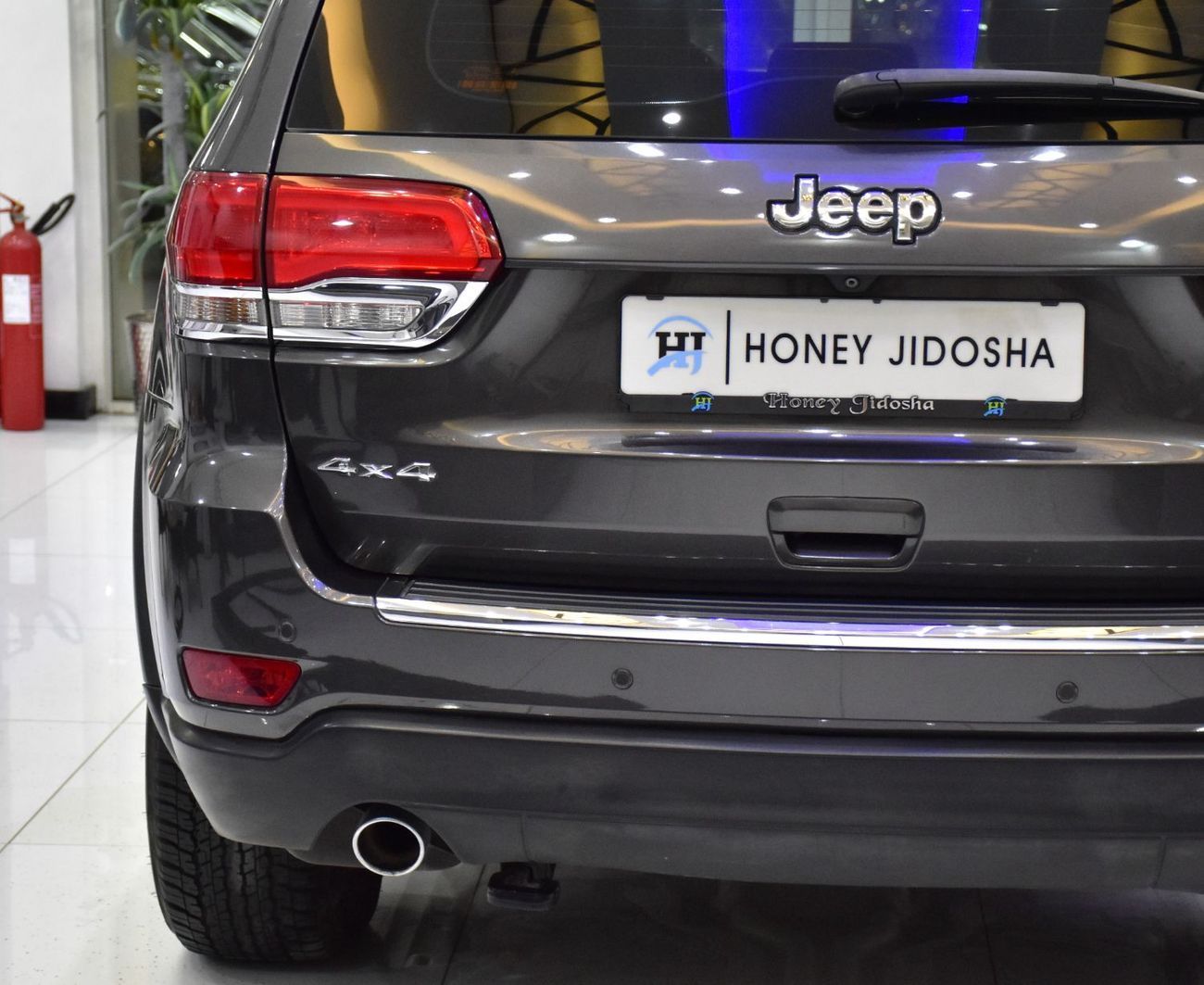 Jeep Grand Cherokee EXCELLENT DEAL for our Jeep Grand Cherokee Limited 4x4 ( 2015 Model ) in Grey Color GCC Specs