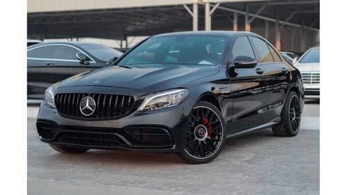 مرسيدس بنز C 300 عليها كت C 63