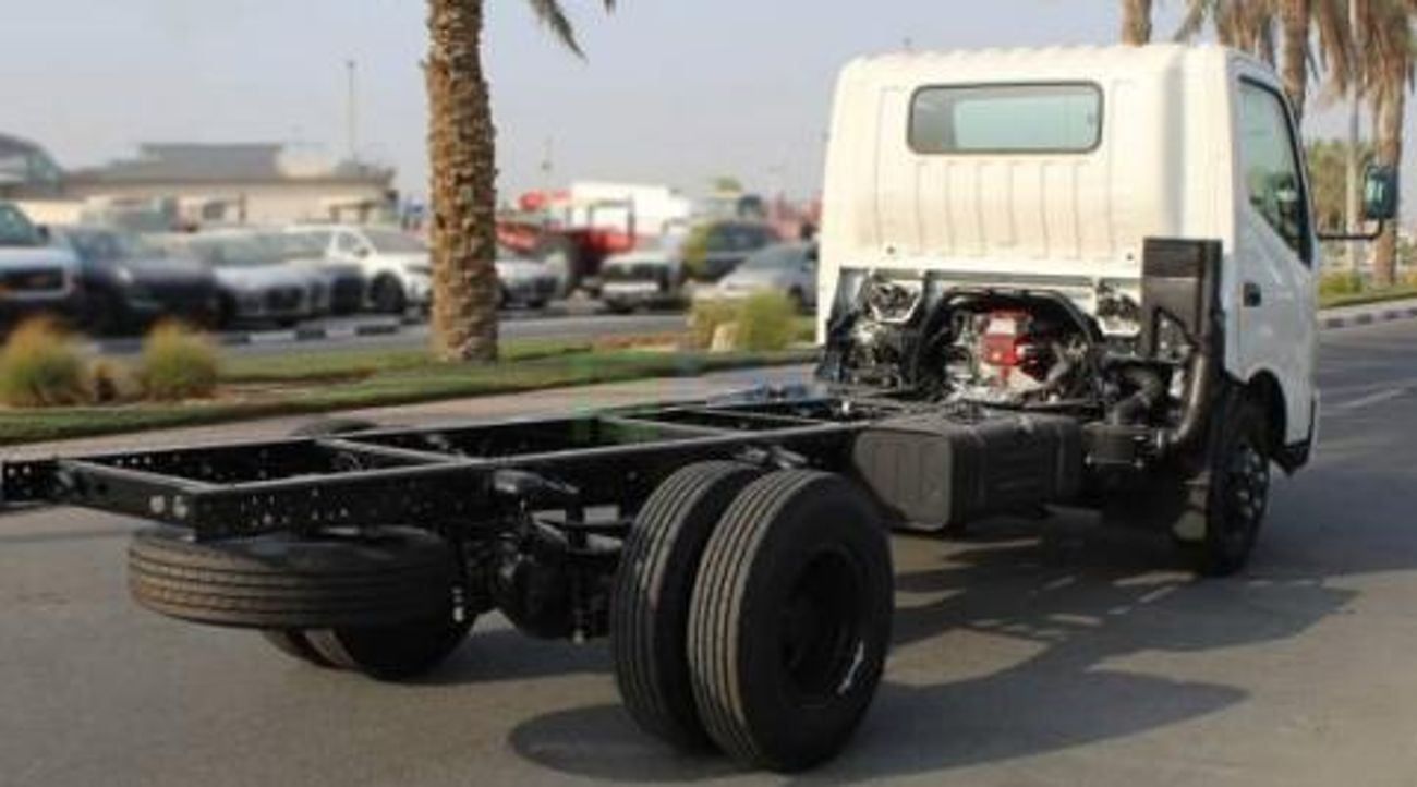 Hino 300 Hino XZU 712L 6.5 TON 300S Wide cab 4X2 Euro 2