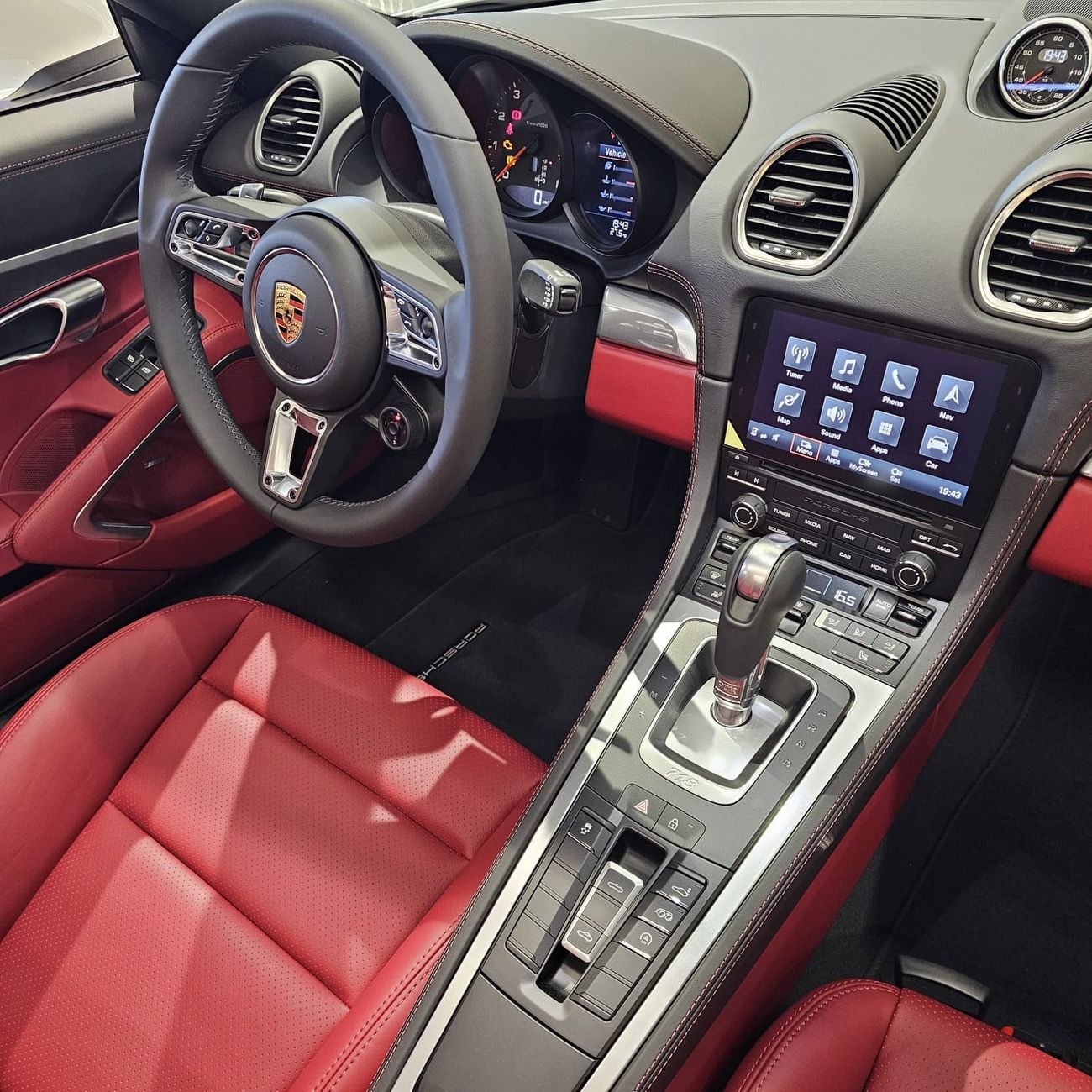 Porsche 718 Boxster BOXTER 2024 GCC /DEALER WARRANTY