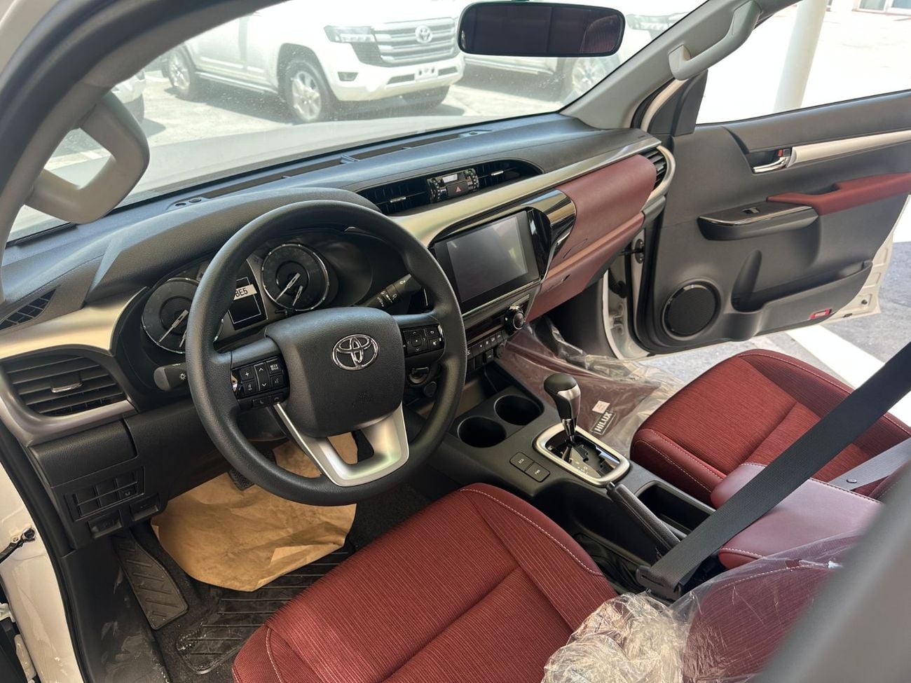 تويوتا هيلوكس HILUX D/C 4WD 2.7 GLXS-G A/T  SUPR WHITE | MAROON (No push start button)