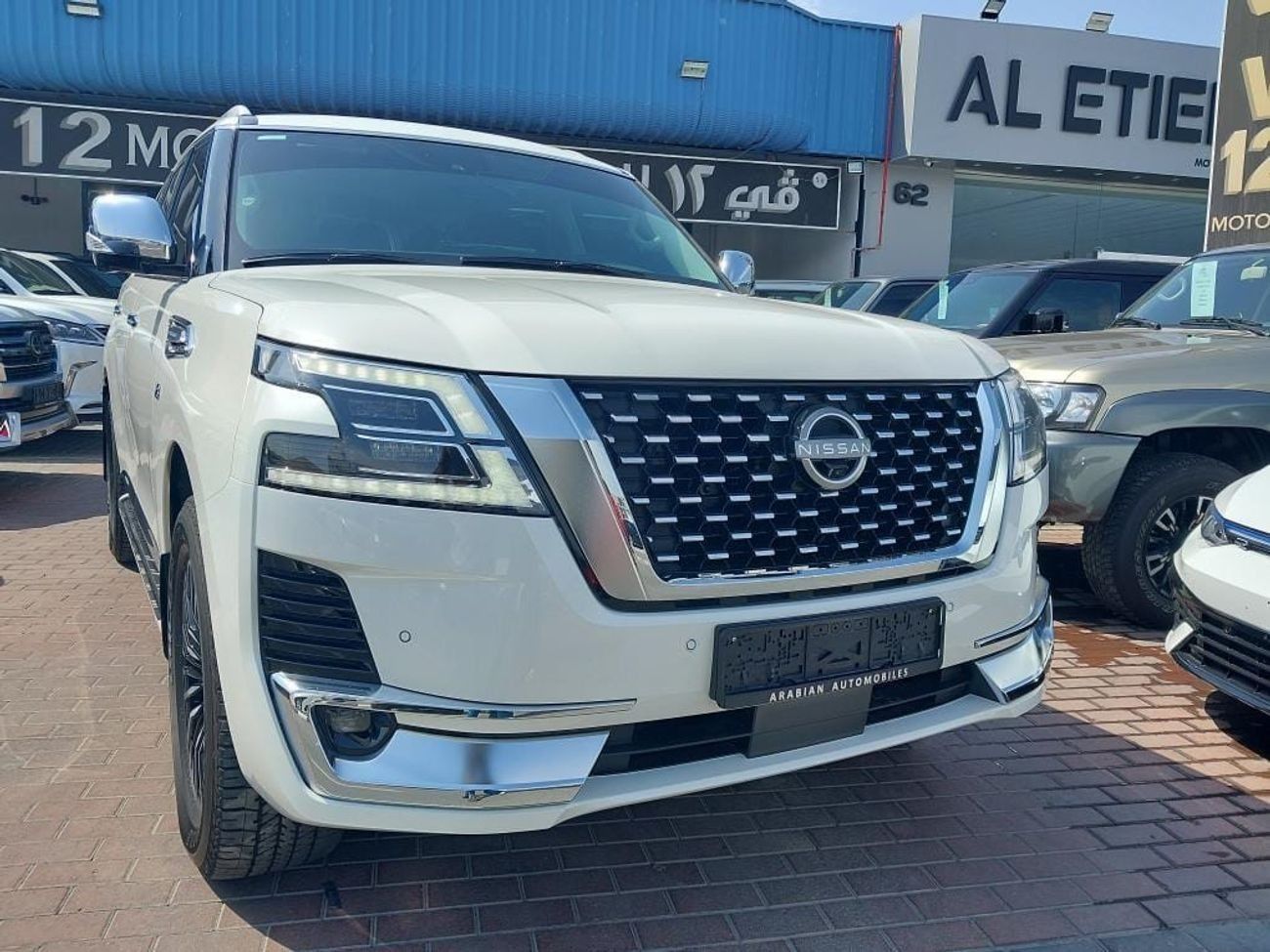 Nissan Patrol NISSAN PATROL LE PLATINUM V8 5YEARS WARRANTY FROM AL ROSTAMANI CONTRACT SERVICE UNTIL 30000 KM