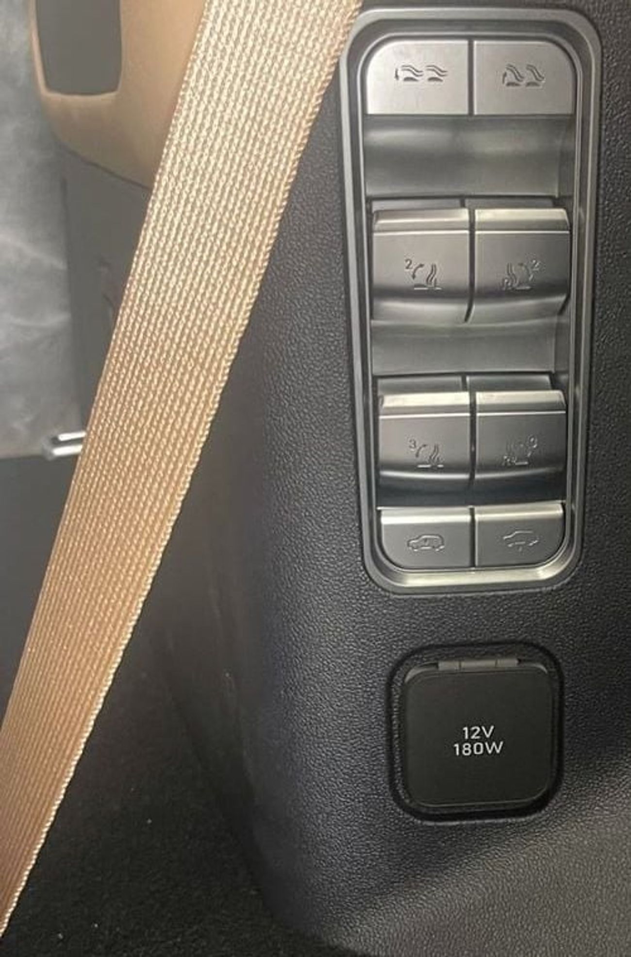 BYD Leopard 8 8 Plug in Hybrid 2.0 L 500 KW dual motor - 100,000km service contract - 10 years warranty - 7 Seater