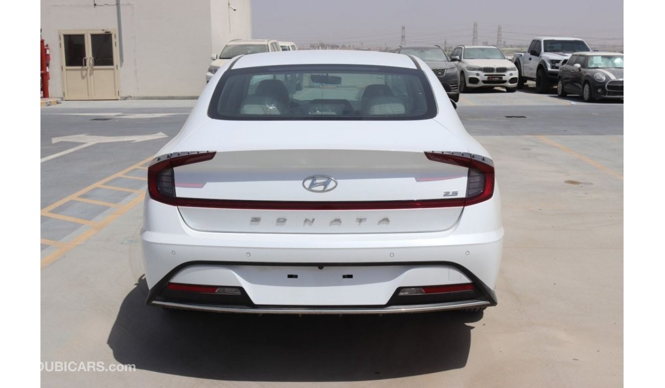 هيونداي سوناتا 2.5L PETROL, MONITOR, SEDAN , FWD, 4 DOORS, COLOR WHITE, MULTIMEDIA STEEING, MODEL 2022. FOR EXPORT