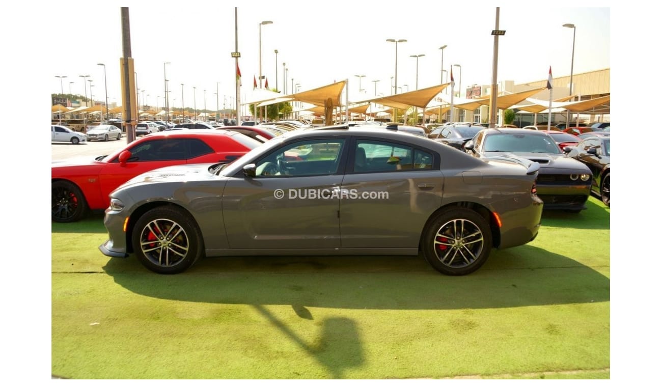 Dodge Charger SXT Plus The base engine is a 3.6-liter V6 with 292 horsepower and 352 Nm of torque. The engine is s
