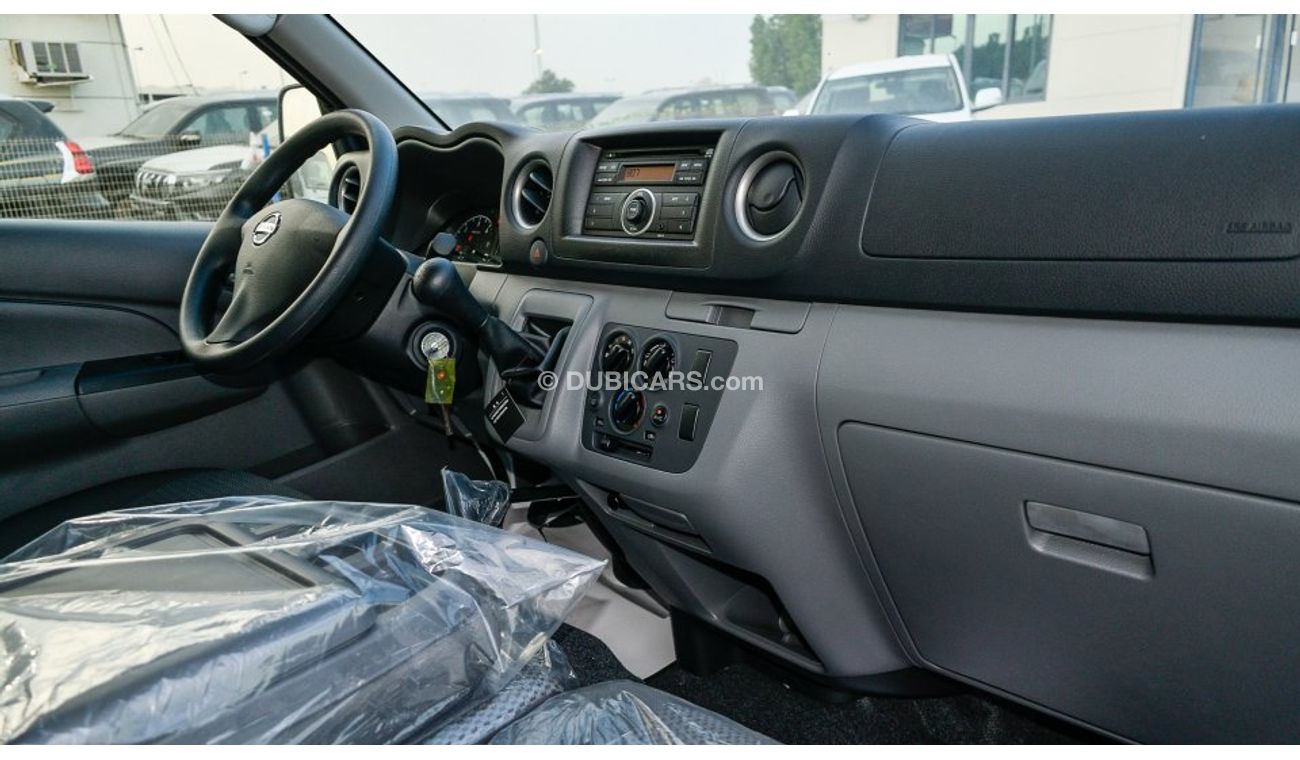 Nissan Urvan NV350 2.5L V4 M/T VAN 15″ wheels - grey interior