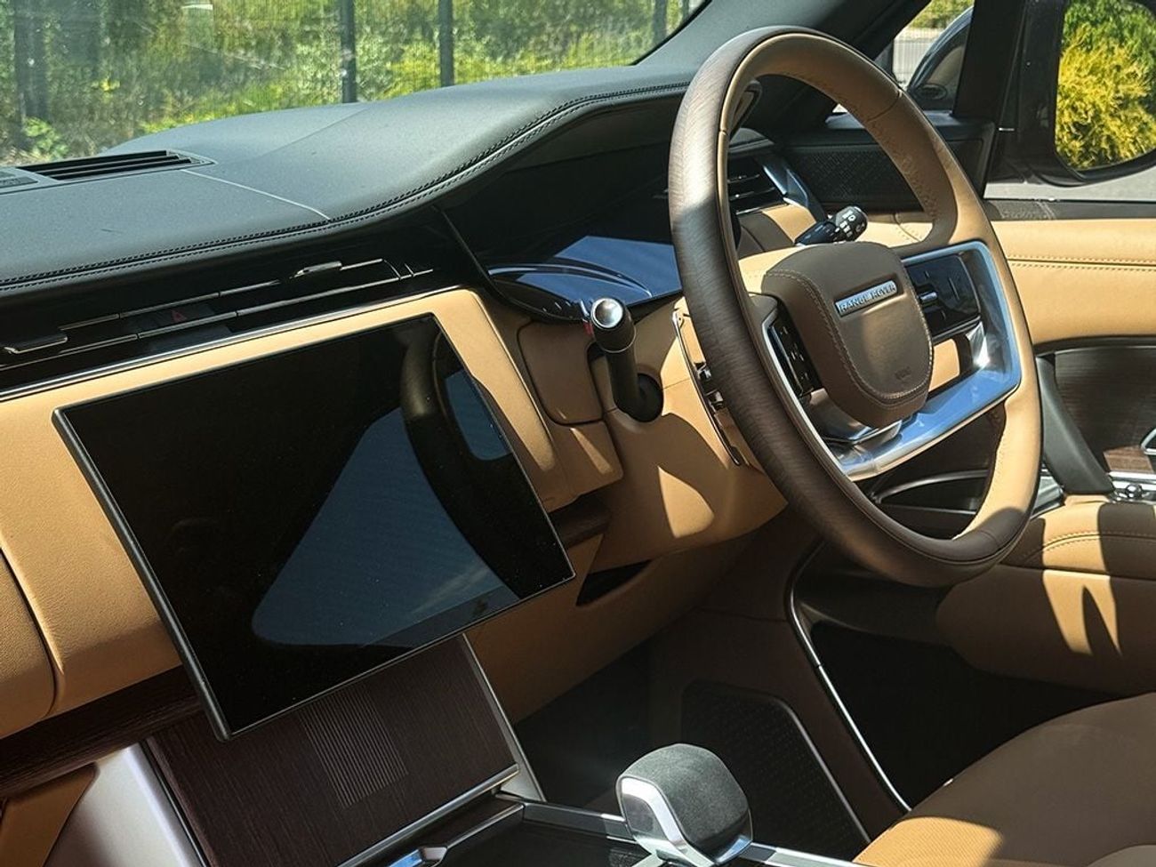 Land Rover Range Rover LWB AUTOBIOGRAPHY P460E IN RIGHT HAND DRIVE