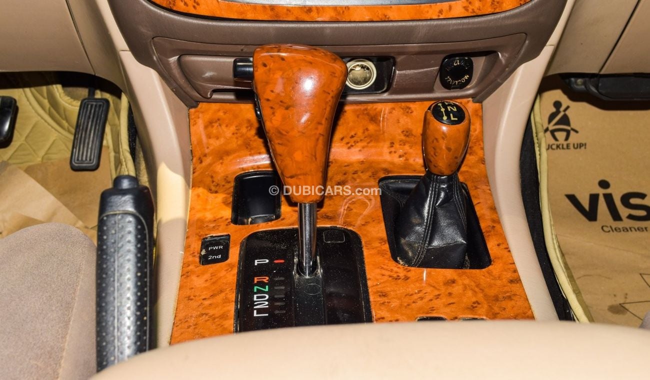 Toyota Land Cruiser VXR V8