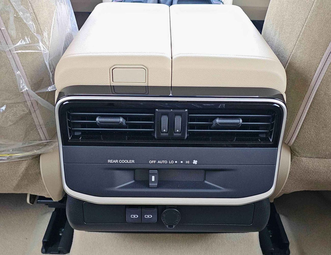 Toyota Land Cruiser LC300 GXR TWIN TURBO EURO 4 / 3.5L V6 PETROL / PWR SEAT / REAR A/C (CODE # GXR)