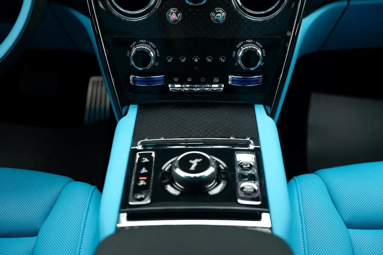 Rolls-Royce Cullinan BLACK BADGE WITH WARRANTY AND SERVICE CONTRACT