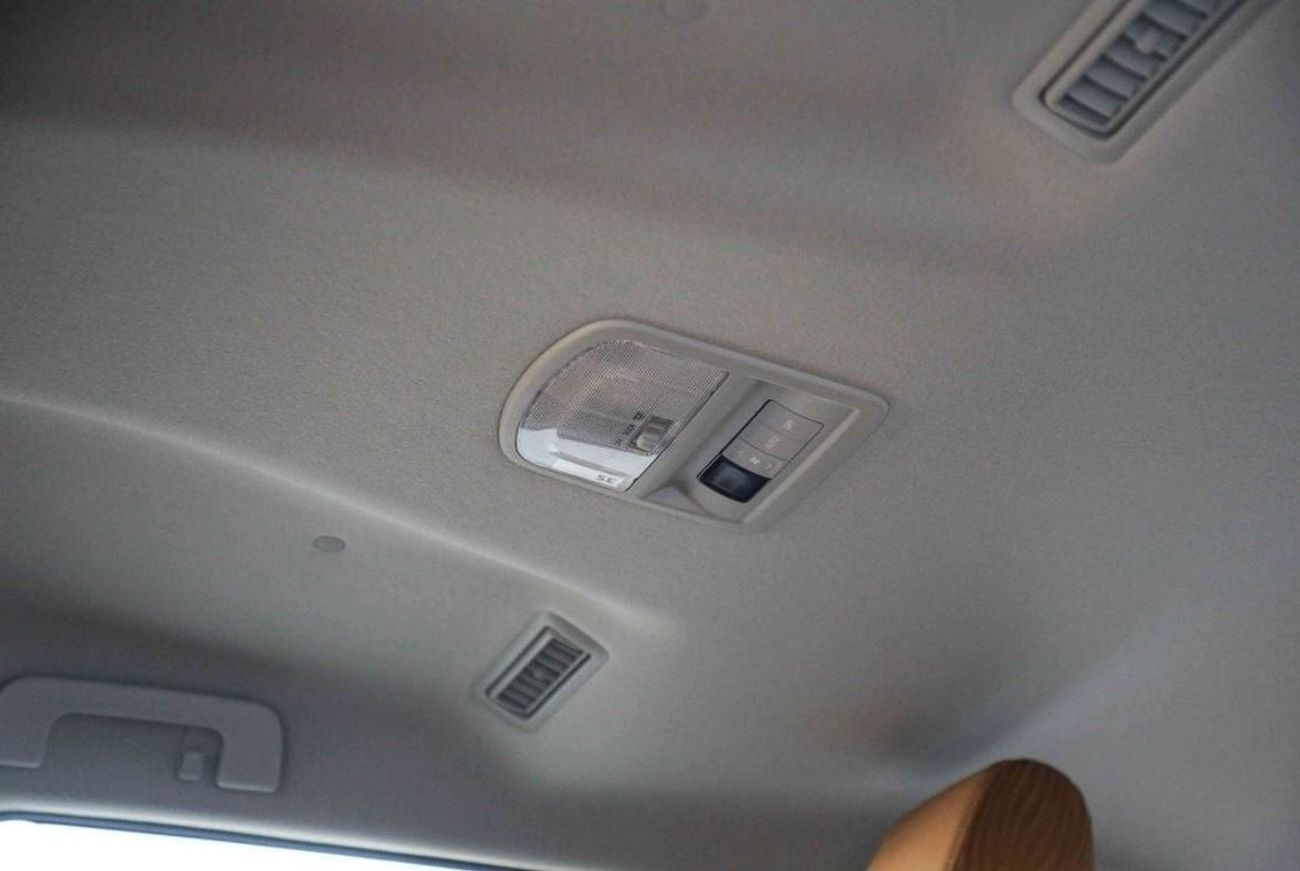 تويوتا فورتونر 2024 Toyota Fortuner GXR 4.0 - PLATINUM WHITE PEARL inside TAN | Export Only