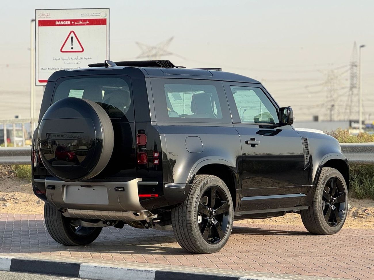 لاند روفر ديفندر Land Rover Defender P400 X-Dynamic SE 2025 2DOORS