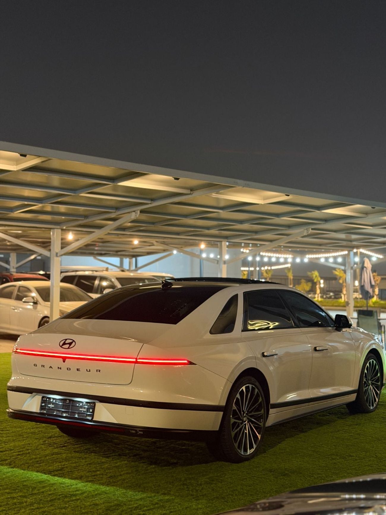 Hyundai Grandeur Hyundai Grandeur Hyundai Grandeur Premium | Korean Specs | Luxury Sedan
