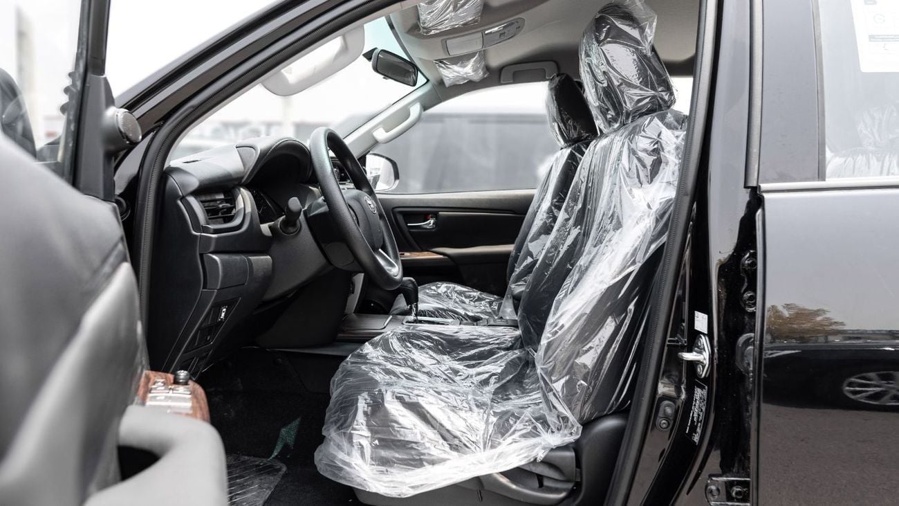 Toyota Fortuner 2025 Toyota Fortuner 2.7L AT Petrol (Black)