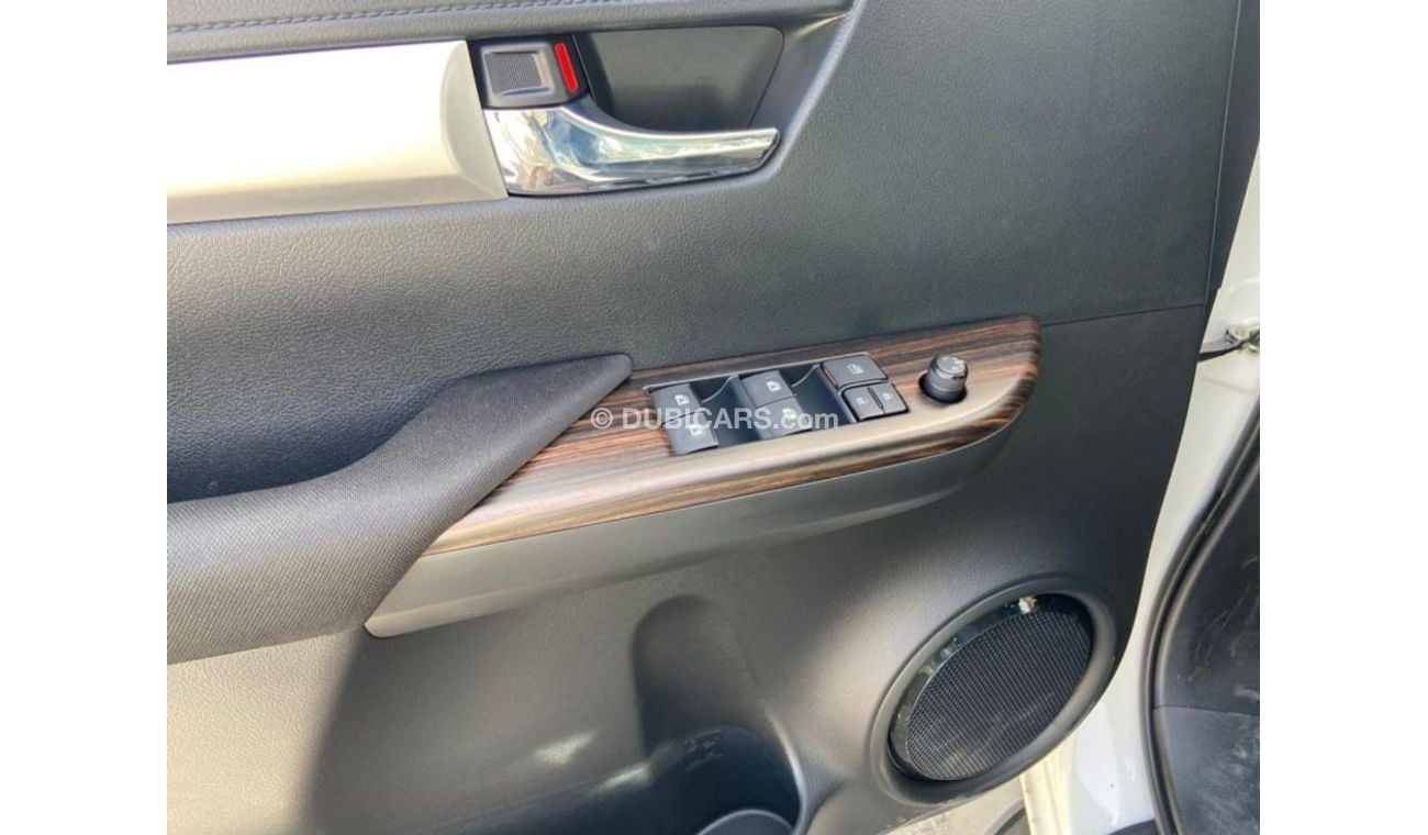 Toyota Hilux TOYOTA HILUX 2.7L PETROL 4/4 FULL OPTION 2023