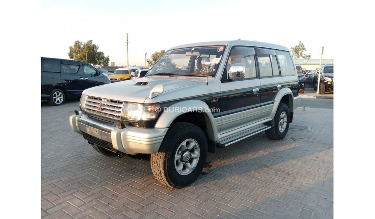 Mitsubishi Pajero MITSUBISHI PAJERO RIGHT HAND DRIVE (PM940)
